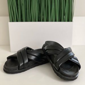 SOUTH BEACH Crisscross puffy strap sandals